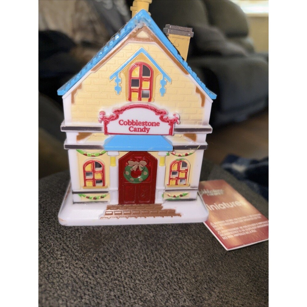 Christmas Cobblestone Corners Miniatures Cobblestone Candy. 3In X 5In X 3In. NWT